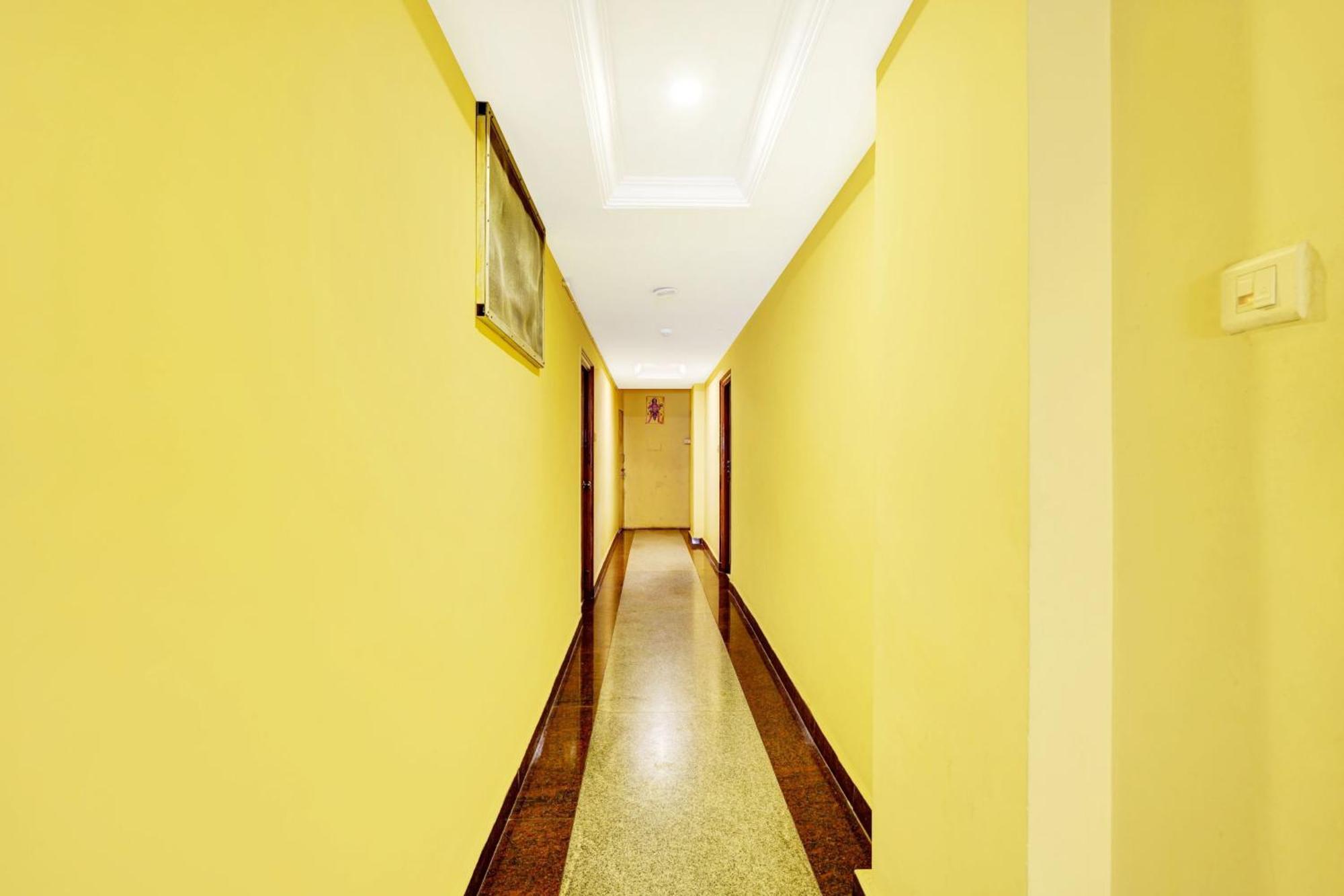 Super Hotel O Padmavathi Puram Near Railway Station Tirupati Exteriör bild